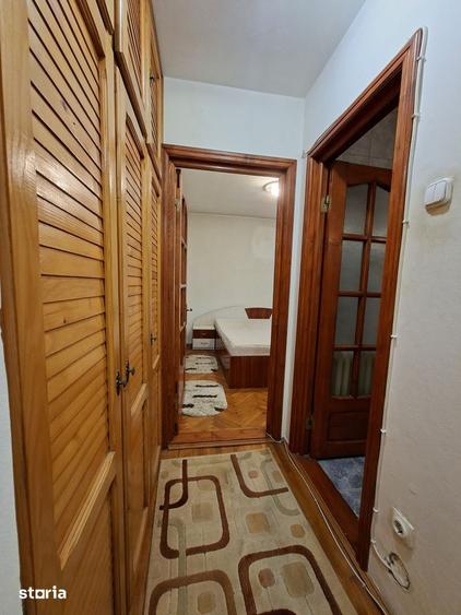 Apartament cu 3 camere semidecomandat, mobilat în Titan