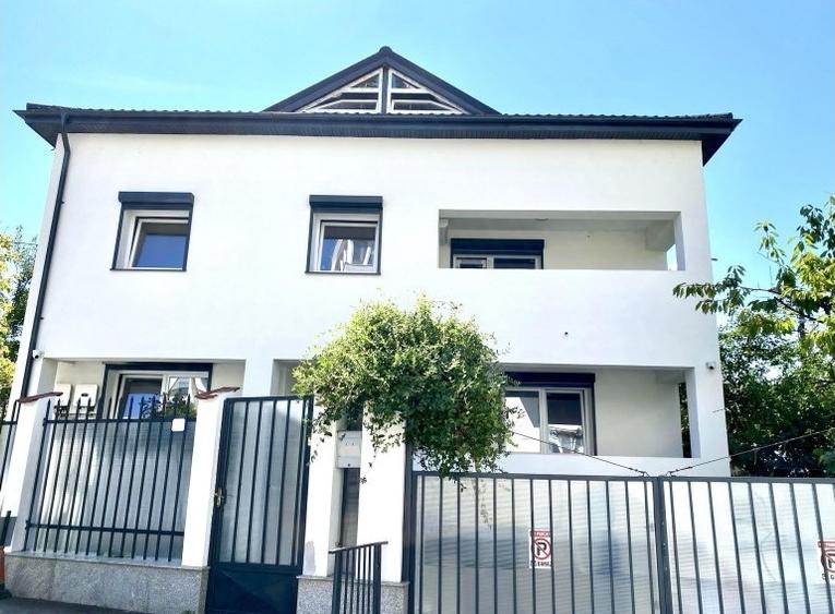Casă cu 7 camere cu Teren 336 Mp în Nordului