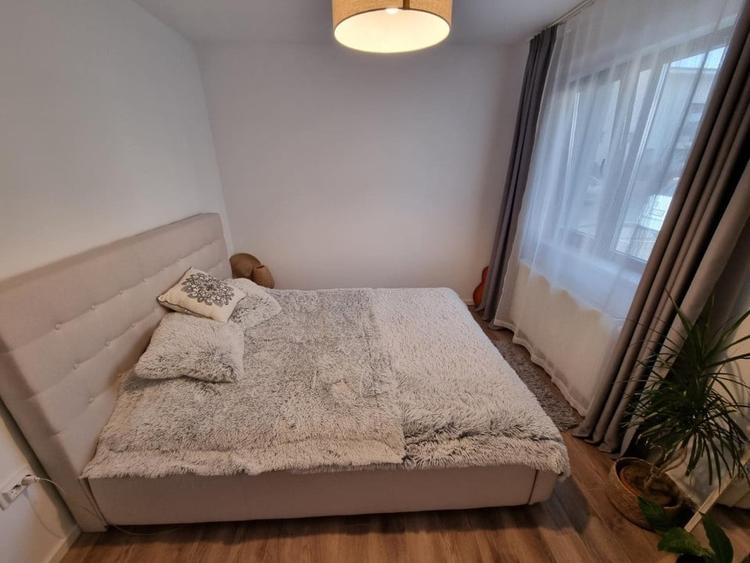 Apartament cu 2 camere semidecomandat, mobilat în Florești