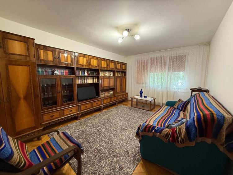 Apartament cu 3 camere decomandat, mobilat în Brâncoveanu