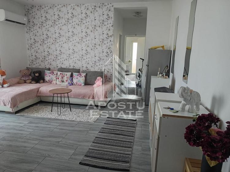 Apartament cu 2 camere semidecomandat, mobilat în Giroc