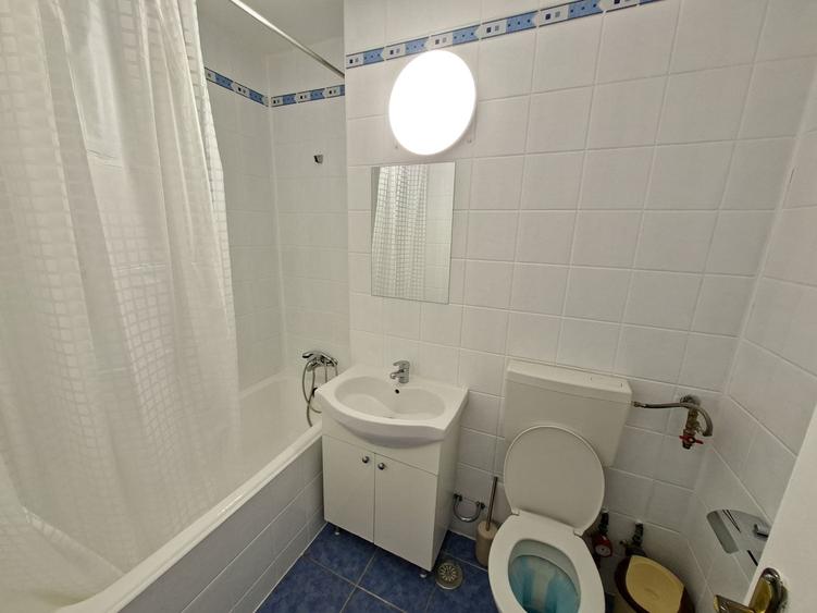 Apartament cu 3 camere semidecomandat în Ștefan cel Mare