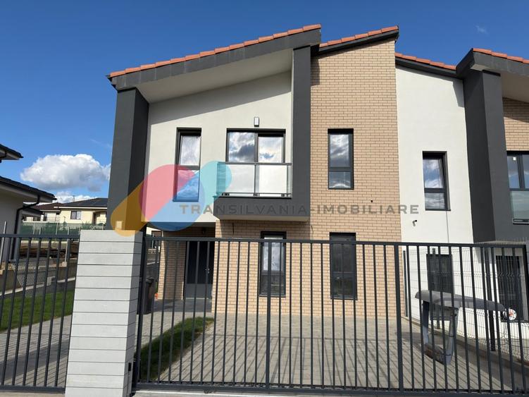Duplex cu 4 camere cu Canalizare în Chinteni
