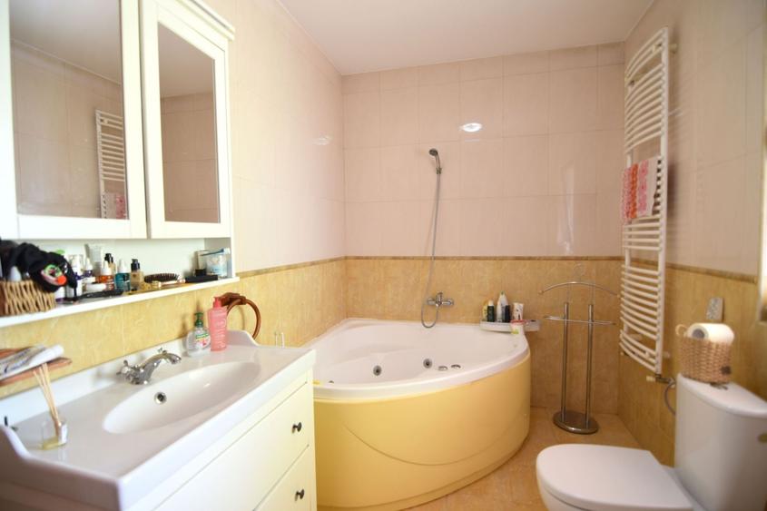 Casă individuală cu 4 camere cu Canalizare în Braytim