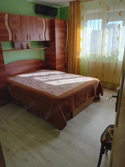 Apartament cu 3 camere decomandat în Micro 20