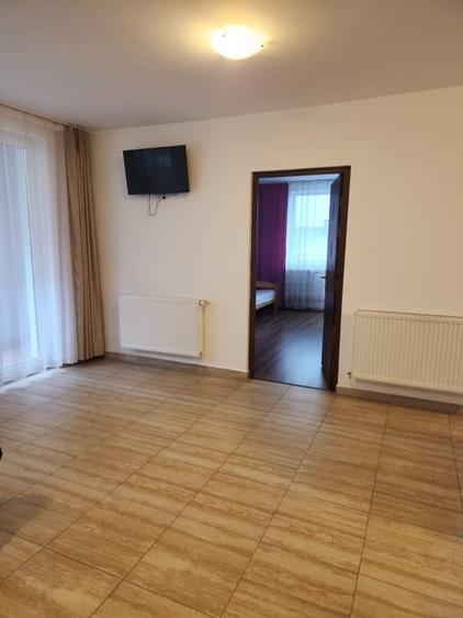 Apartament cu 3 camere semidecomandat, mobilat în Florești