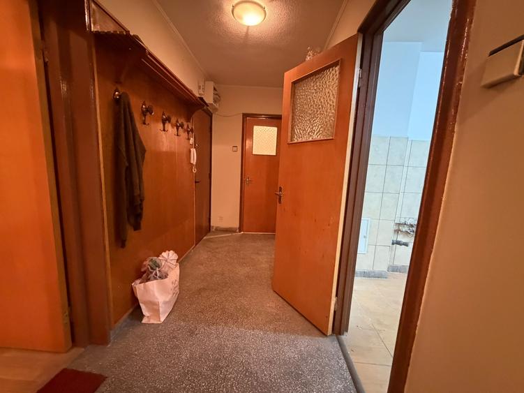 Apartament cu 4 camere decomandat în Titan