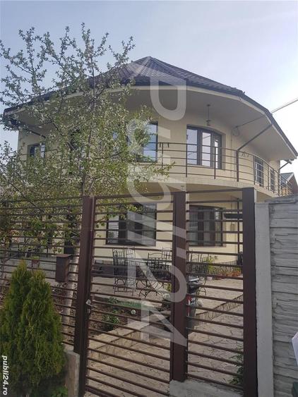 Casă cu 6 camere cu Teren 250 Mp în Bărcănești