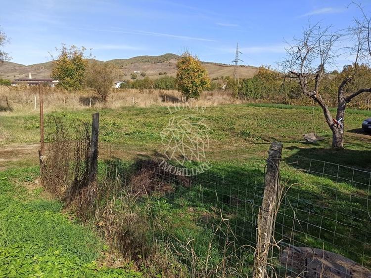 Casă individuală cu 2 camere cu Canalizare în Teaca