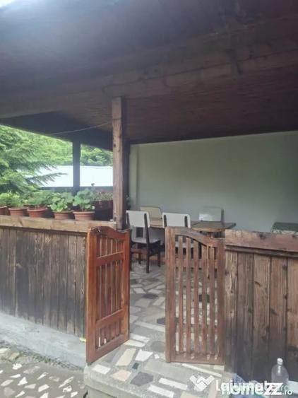 Casă cu 4 camere cu Teren 730 Mp în Izvoarele