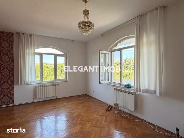 Casă cu 10 camere cu Teren 4900 Mp în Corbeanca