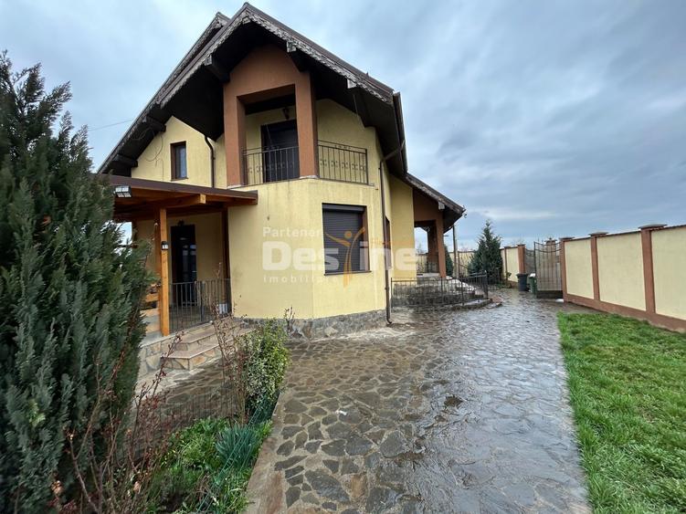 Casă individuală cu 6 camere cu Piscina în Ciritei