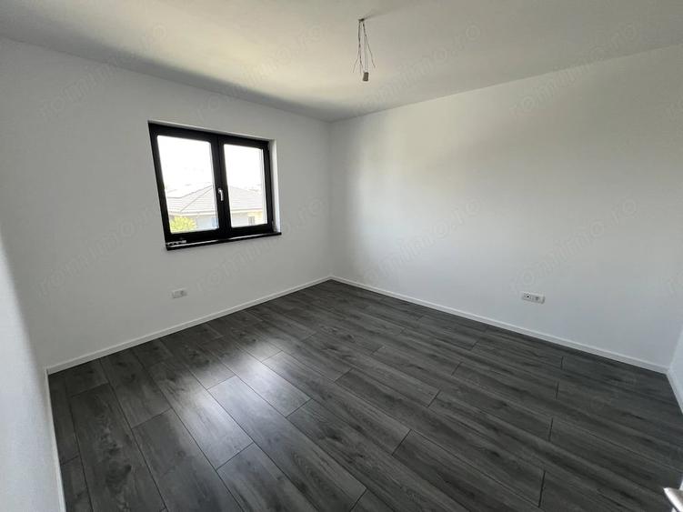 Casă cu 5 camere cu Teren 300 Mp în Chișoda