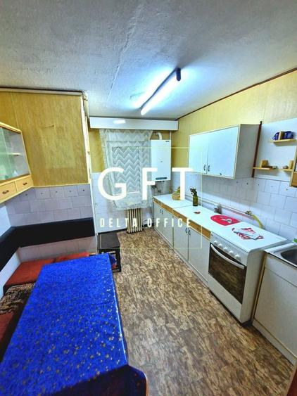 Apartament cu 4 camere decomandat în Sud