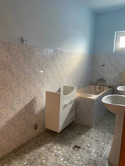 Casă cu 6 camere cu Teren 385 Mp în Central