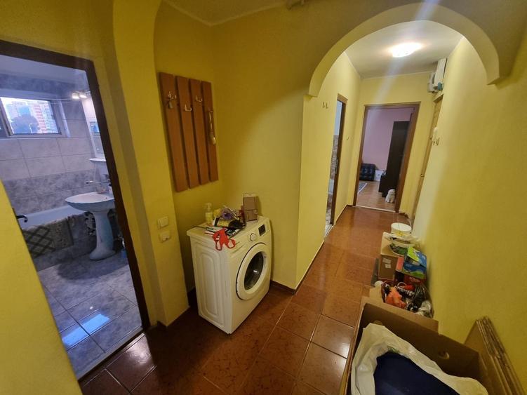 Apartament cu 3 camere decomandat, mobilat în Casa de Cultură