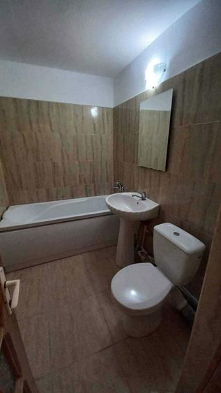 Apartament cu 3 camere decomandat în Valea Adâncă