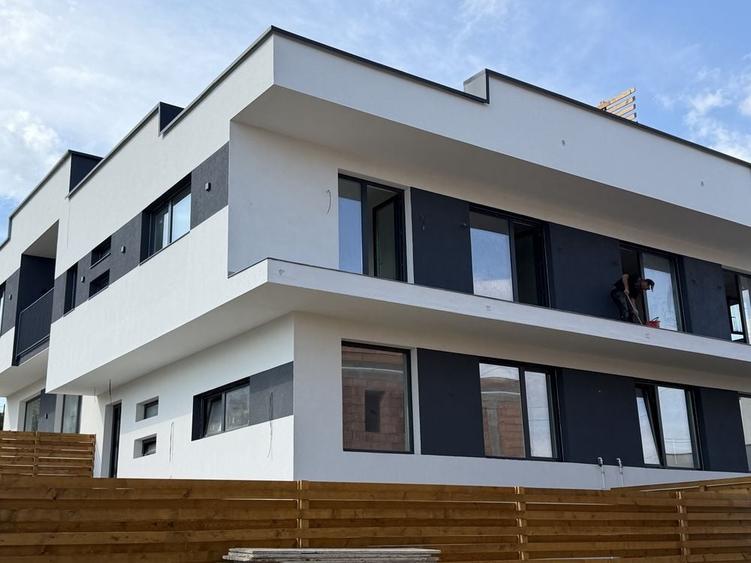 Casă cu 4 camere cu Teren 110 Mp în Central