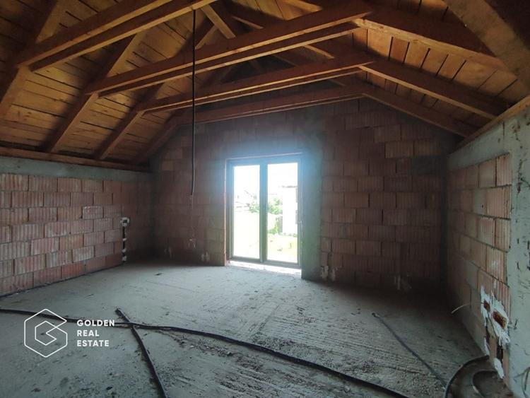 Casă individuală cu 6 camere cu Teren 697 Mp în Exterior Vest
