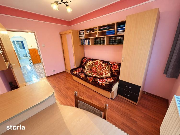 Apartament cu 4 camere decomandat în Ciurea