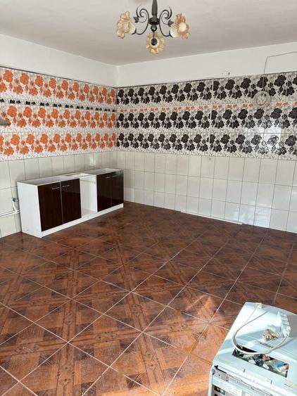Casă cu 4 camere cu Teren 200 Mp în Central