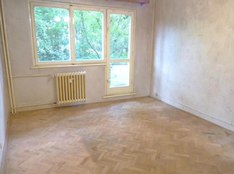 Apartament cu 3 camere semidecomandat în Astra