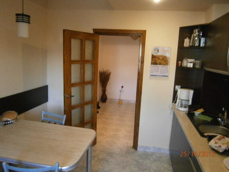 Apartament cu 3 camere decomandat în Vulcan