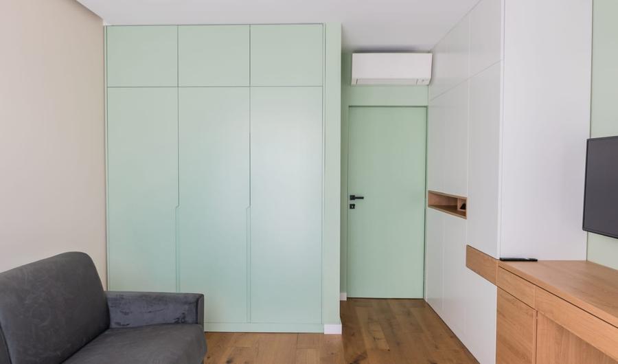 Apartament cu 3 camere decomandat în P-ța Victoriei