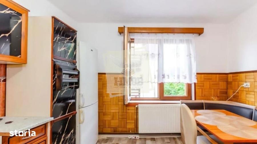 Apartament cu 3 camere decomandat în Valea Aurie
