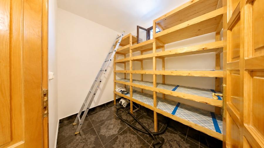 Casă individuală cu 5 camere cu Canalizare în Grădiște