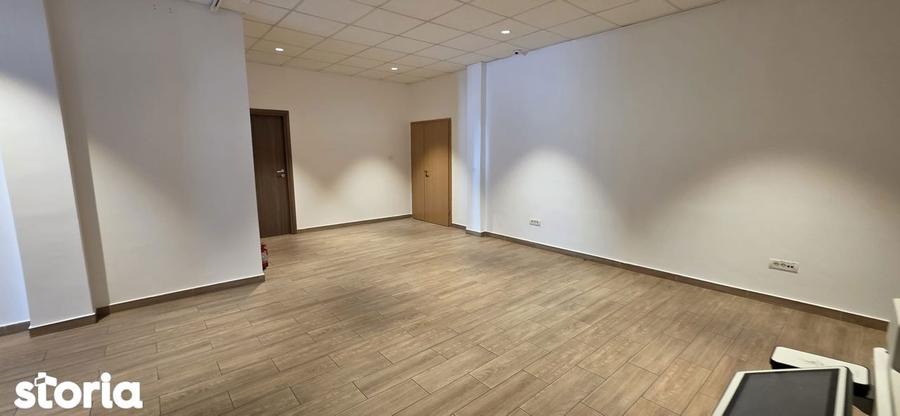 Spațiu comercial, de 663 mp, în Ronaț