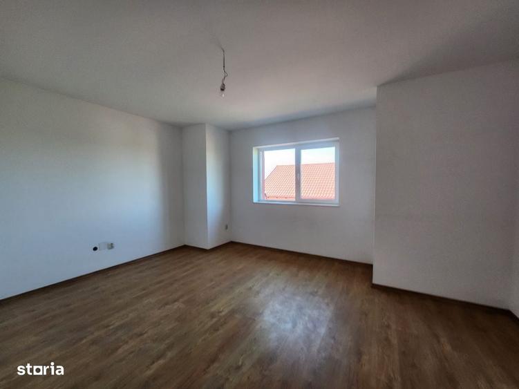 Casă cu 4 camere în Ștefănești