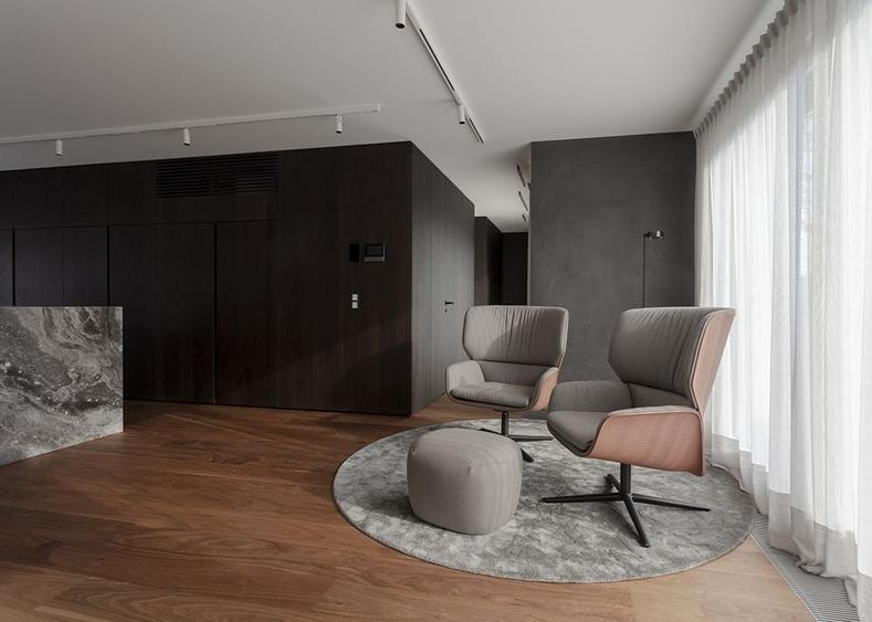 Apartament cu 4 camere semidecomandat în Pipera