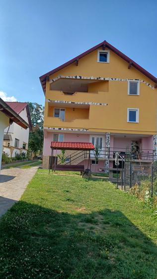 Casă cu 4 camere în Central