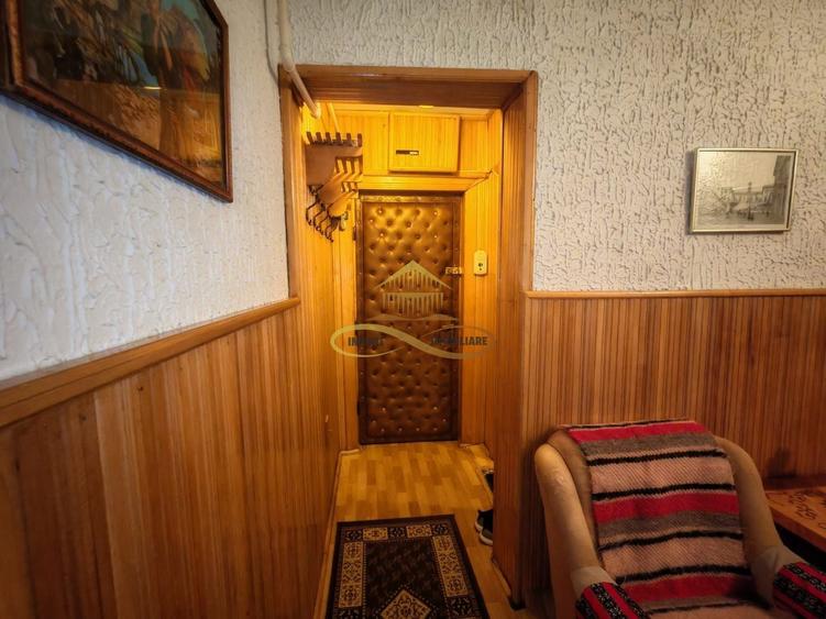Apartament cu 3 camere decomandat, mobilat în Alexandru cel Bun