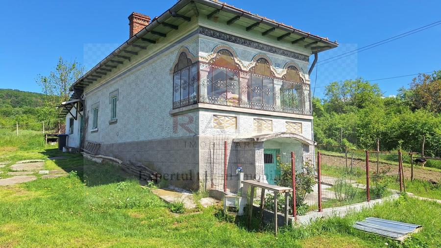 Casă individuală cu 4 camere cu Canalizare în Băiculești
