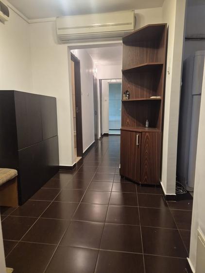Apartament cu 3 camere decomandat în Ștefan cel Mare