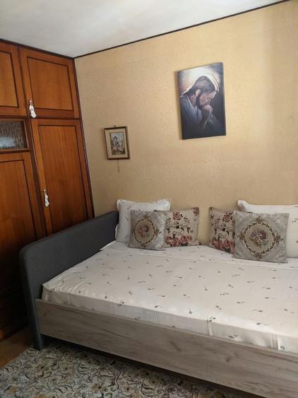 Apartament cu 3 camere semidecomandat în Sud