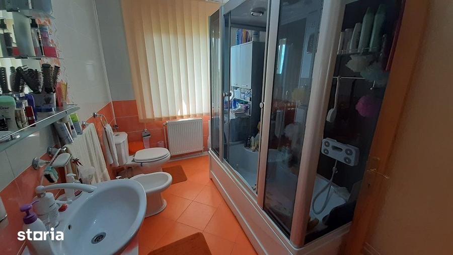 Casă cu 5 camere cu Teren 1500 Mp în Dâmbul Rotund
