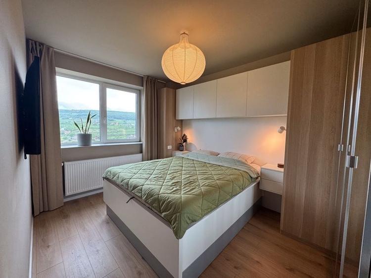Apartament cu 3 camere semidecomandat, mobilat în Chinteni