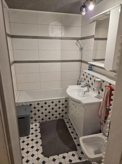Apartament cu 3 camere decomandat în Lipovei
