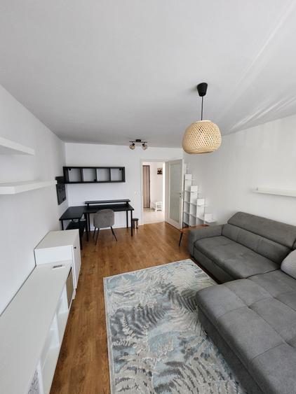 Apartament cu 2 camere decomandat în Cornișa