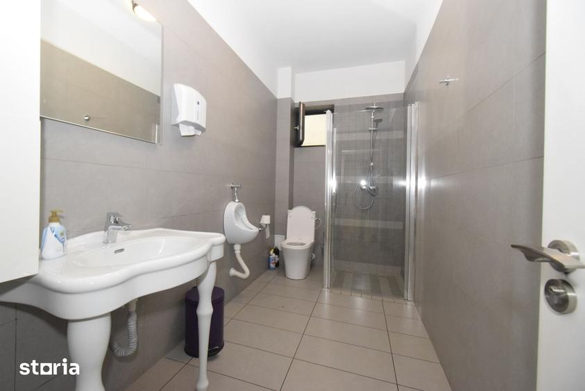 Casă cu 8 camere cu Teren 366 Mp în Calea București