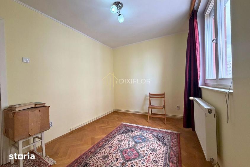 Apartament cu 3 camere decomandat în 1848