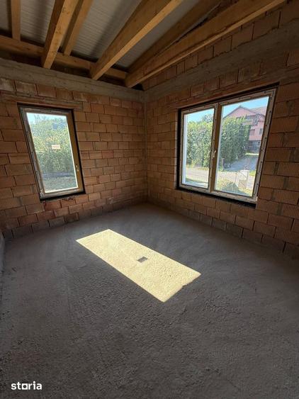 Casă cu 3 camere cu Teren 400 Mp în Corunca