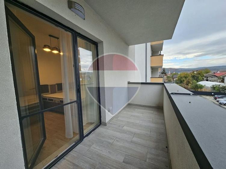 Apartament cu 2 camere semidecomandat, mobilat în Florești