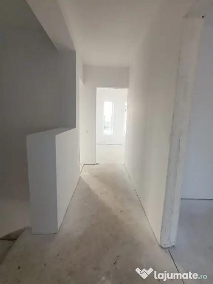 Casă cu 4 camere cu Teren 400 Mp în Central