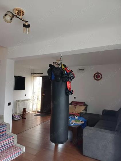 Casă cu 3 camere în Central