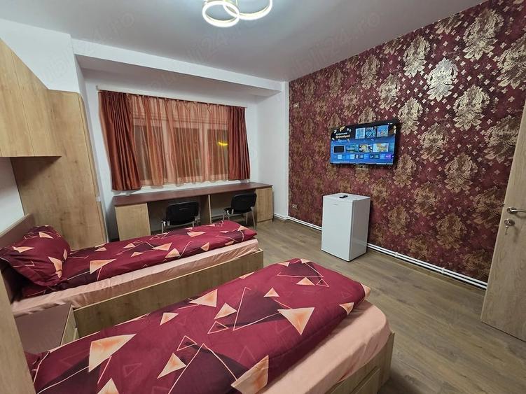 Apartament cu 4 camere decomandat în Central
