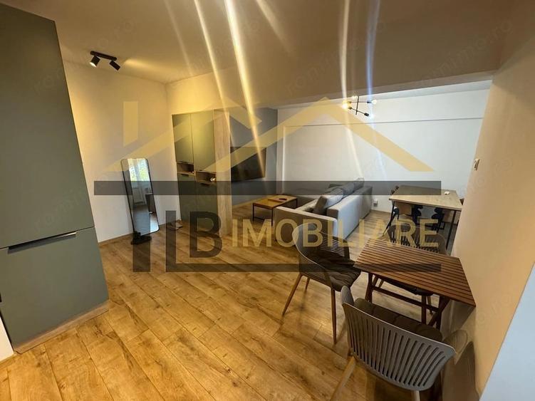Apartament cu 3 camere semidecomandat în Pandurilor